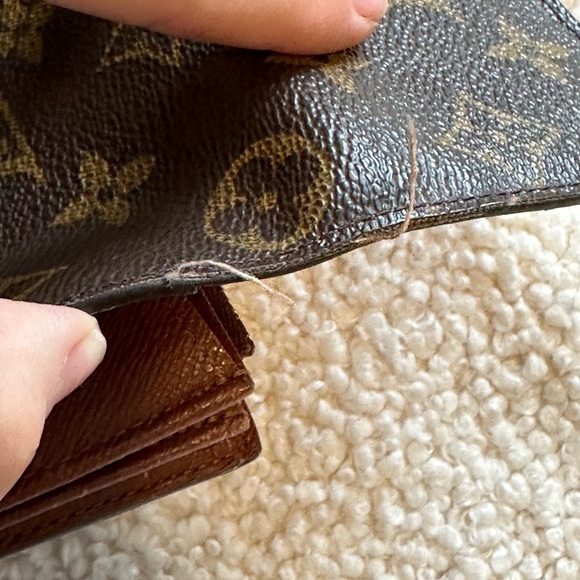 *Sold* Louis Vuitton Monogram Sarah Wallet - Picture 11 of 13